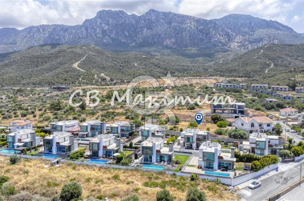 KIBRIS GİRNE EDREMİT TE 620 M2 ARSA İÇİNDE 4+1 DENİZ MANZARALI HAVUZLU ÇOK ÖZEL VİLLA