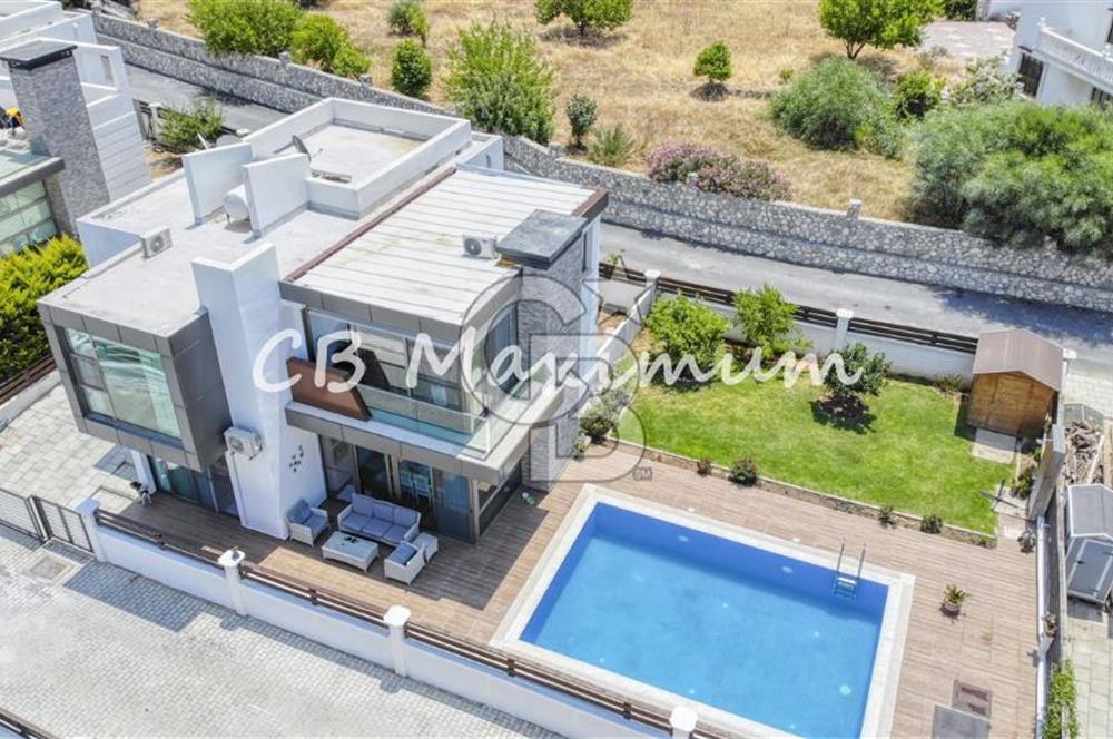 KIBRIS GİRNE EDREMİT TE 620 M2 ARSA İÇİNDE 4+1 DENİZ MANZARALI HAVUZLU ÇOK ÖZEL VİLLA