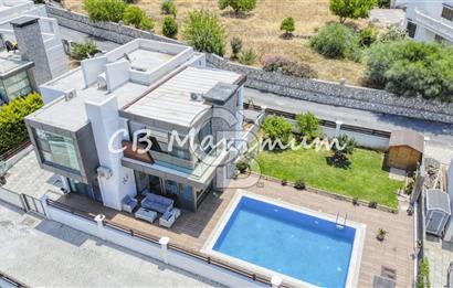 KIBRIS GİRNE EDREMİT TE 620 M2 ARSA İÇİNDE 4+1 DENİZ MANZARALI HAVUZLU ÇOK ÖZEL VİLLA